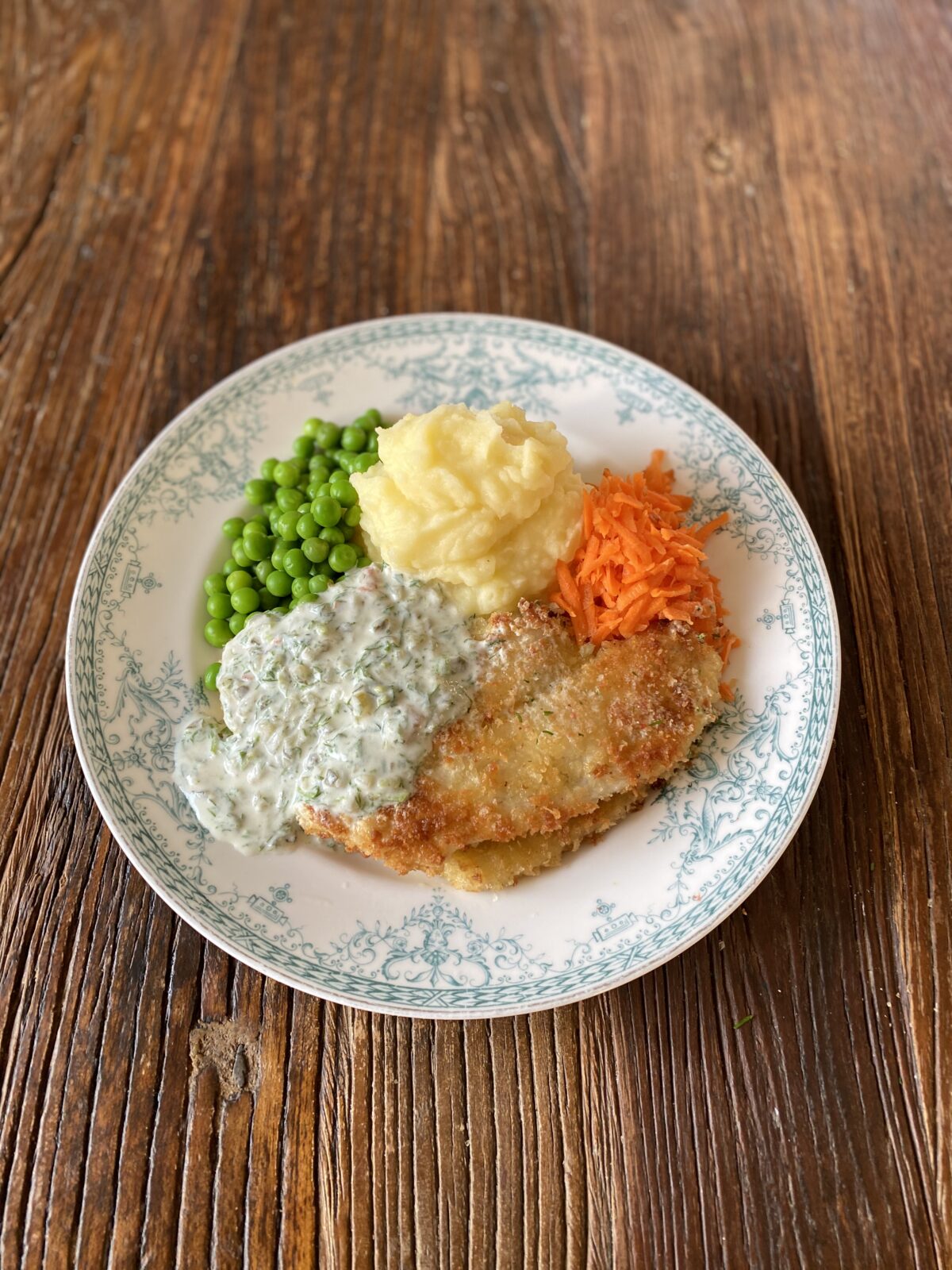 Panerad Fisk Med Kall Sås